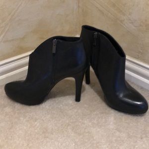 Black Jessica Simpson Boot, Size 11m, high heel.